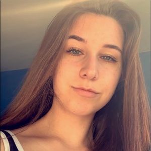 Meet your Posher, Becca